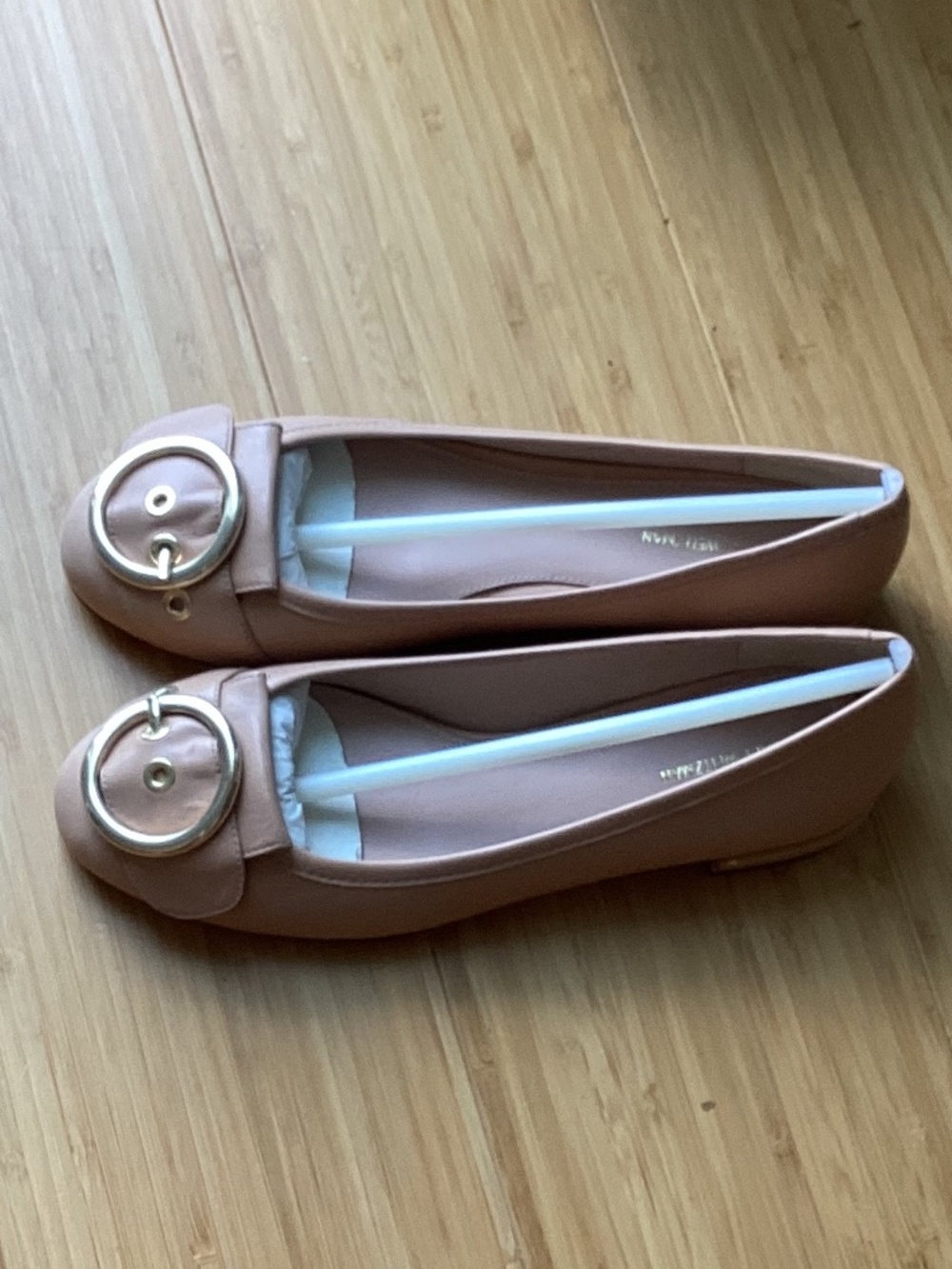 NWOB Stuart Weizman Love Buckle Ballet Lether Flat Tan Size 5 1/2